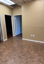 2414 S Fairview St, Santa Ana, CA à louer Photo intérieure– Image 1 sur 1