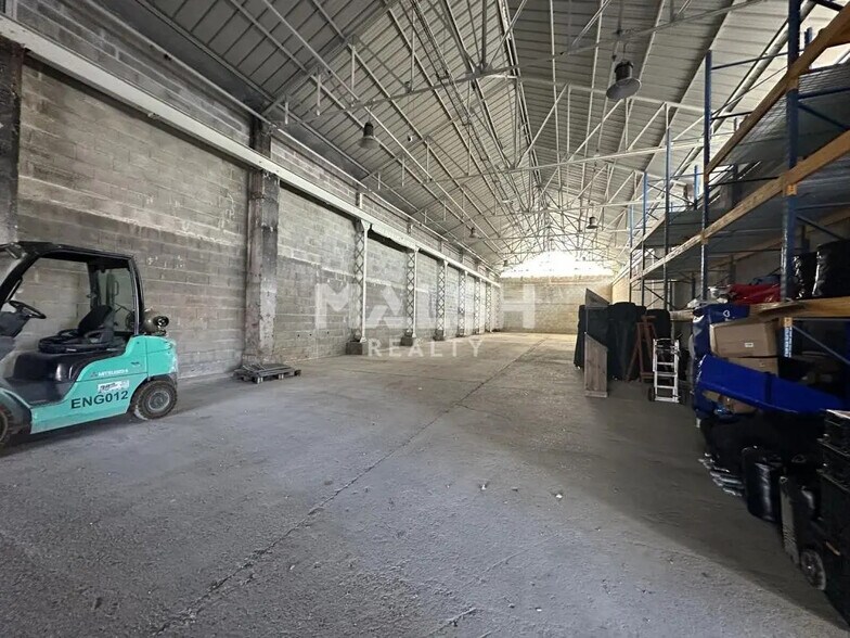 Local d’activités dans Chassieu à louer - Photo intérieure – Image 2 sur 8