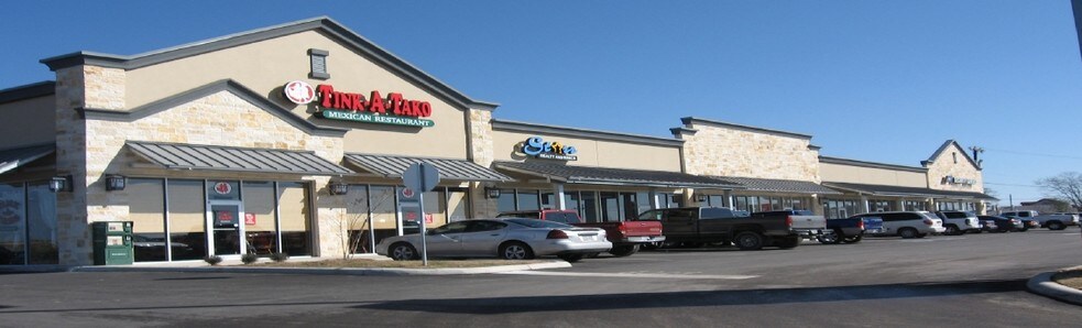 703 US Highway 90 W, Castroville, TX à louer - Photo de l’immeuble – Image 2 sur 3