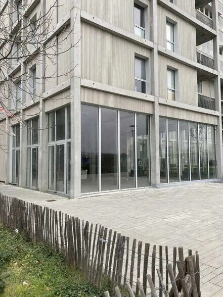 Local commercial dans Nantes à louer - Photo de l’immeuble – Image 1 sur 4