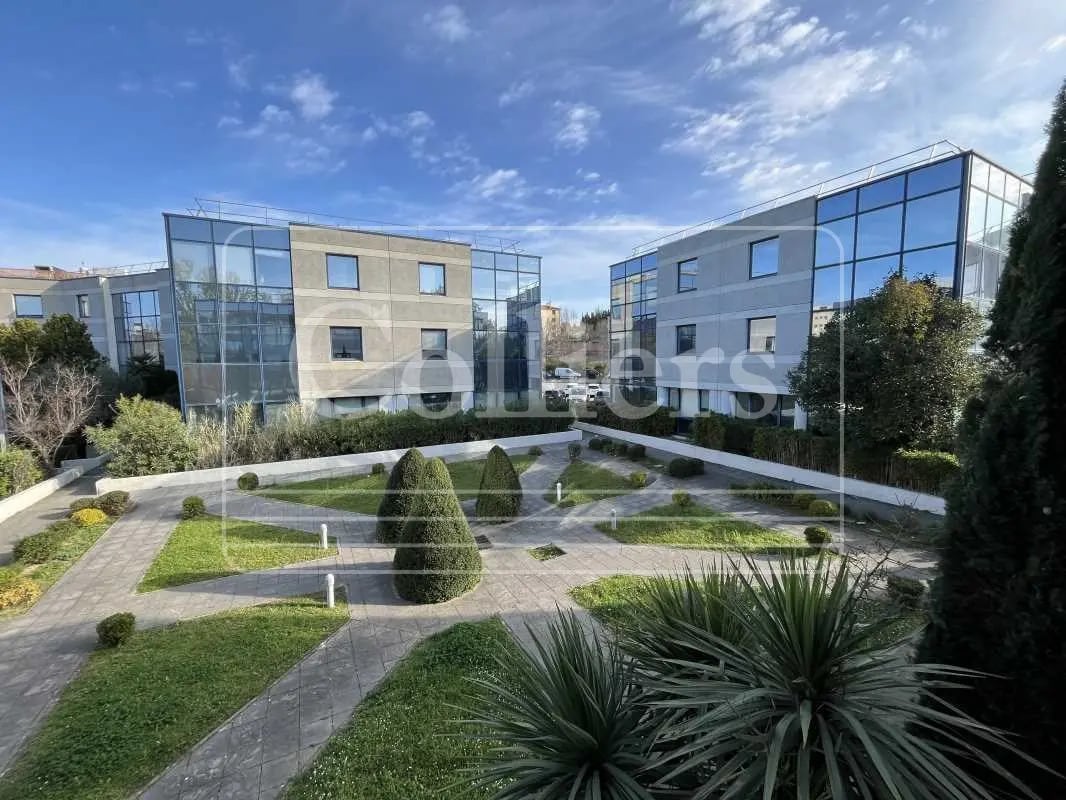 1 Rue Mahatma Gandhi, Aix-en-Provence à louer Photo principale– Image 1 sur 8