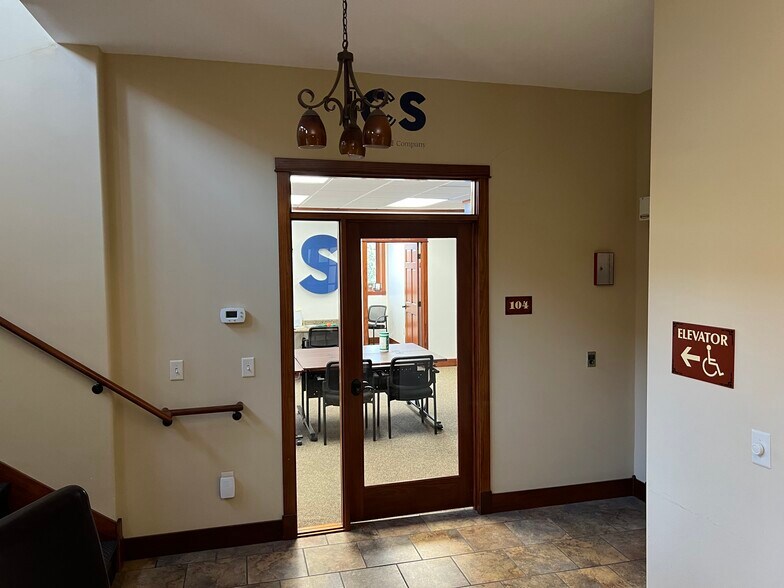 104 Park Ave N, Park Rapids, MN à louer - Photo intérieure – Image 3 sur 49