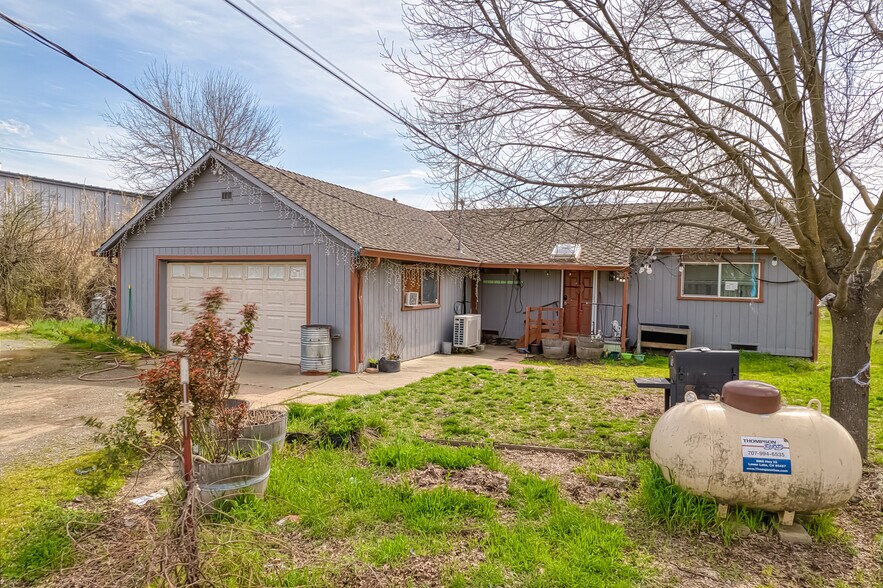 14895 Olympic Dr, Clearlake, CA à vendre - Photo principale – Image 1 sur 12