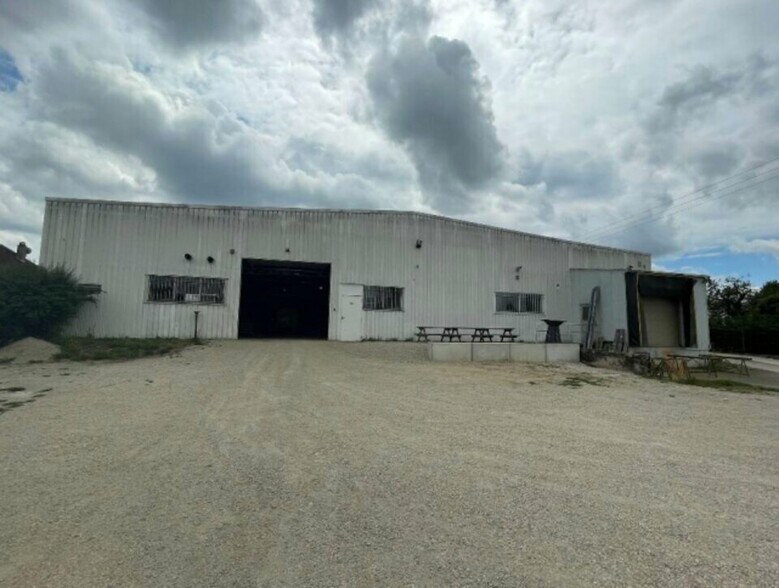 Local d'activités dans Chaumont à vendre - Photo de l’immeuble – Image 2 sur 12