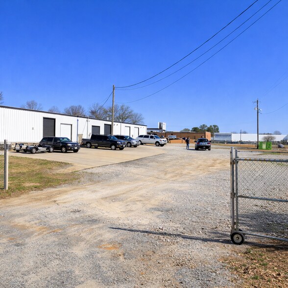 2570 Flat Shoals Road Southeast, Conyers, GA à louer - Photo de l’immeuble – Image 2 sur 2
