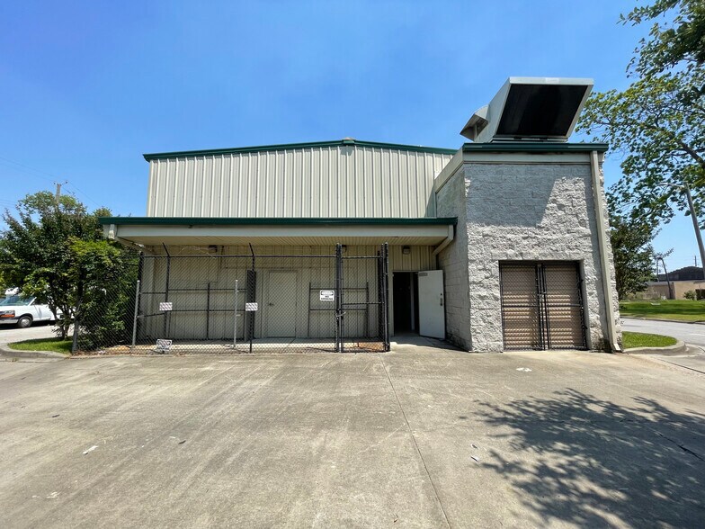 151 E Lathrop Ave, Savannah, GA à louer - Photo de l’immeuble – Image 3 sur 10