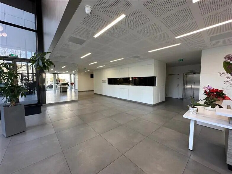 Bureau dans Montévrain à louer - Hall d’entrée – Image 3 sur 10