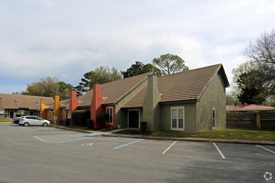 151 Mary Esther Blvd, Mary Esther, FL à louer - Photo principale – Image 1 sur 2