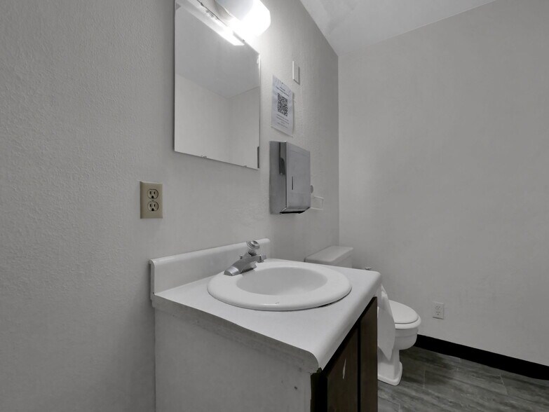5075-5095 Westerville Rd, Columbus, OH à louer - Photo de l’immeuble – Image 3 sur 14