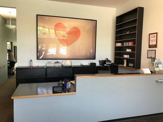 7235-7237 Santa Monica Blvd, West Hollywood, CA à louer - Photo de l’immeuble – Image 2 sur 6