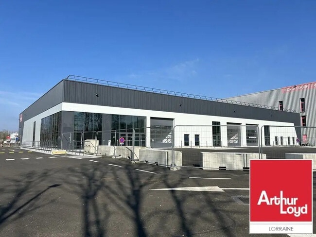 Plus de détails pour Local d'activités à louer