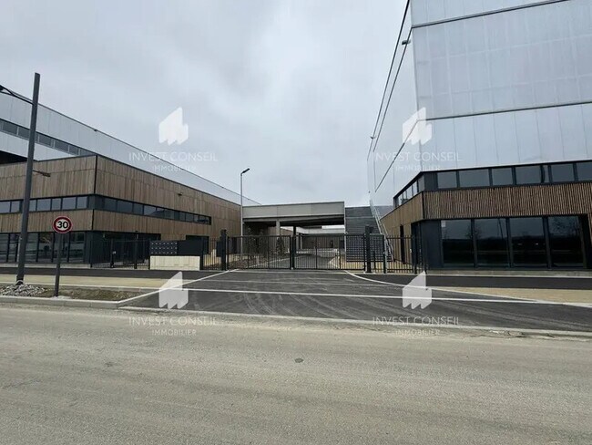 Plus de détails pour 212325 Rue Du Sausset, Tremblay-en-France - Local d'activités à louer