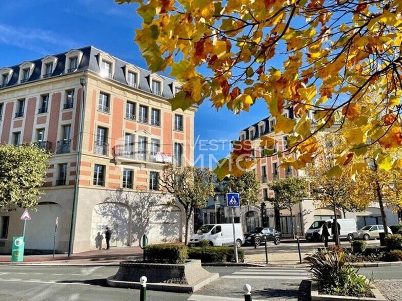 Bureau dans Le Raincy à louer - Photo de l’immeuble – Image 3 sur 8