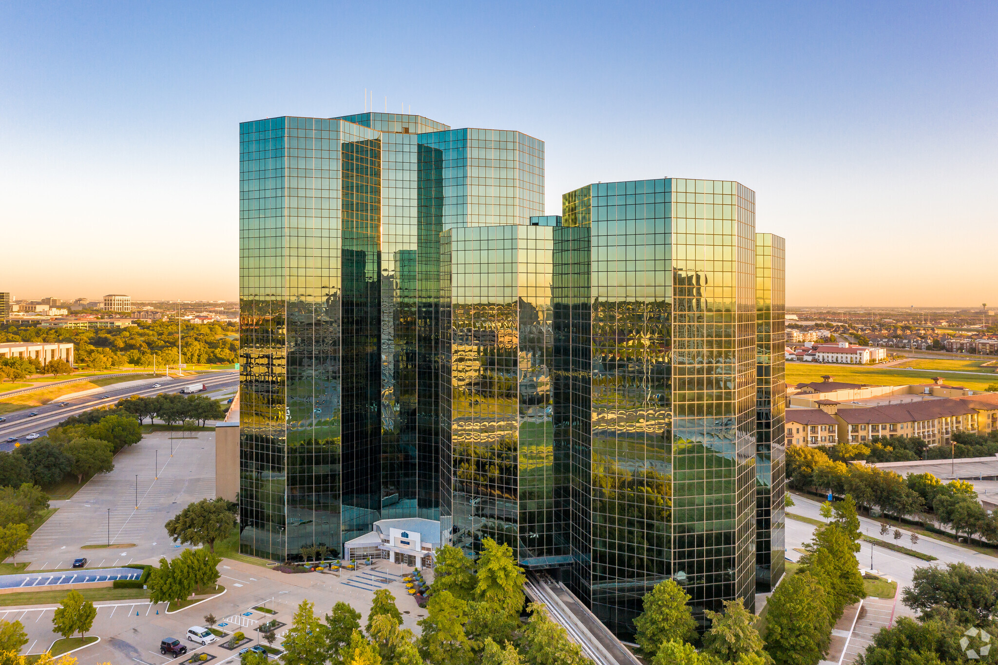 222 W Las Colinas Blvd, Irving, TX à louer Photo de l’immeuble– Image 1 sur 7