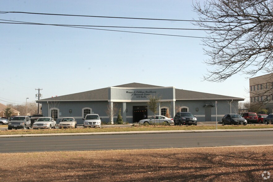 7430 Barlite Blvd, San Antonio, TX à louer - Photo de l’immeuble – Image 2 sur 6