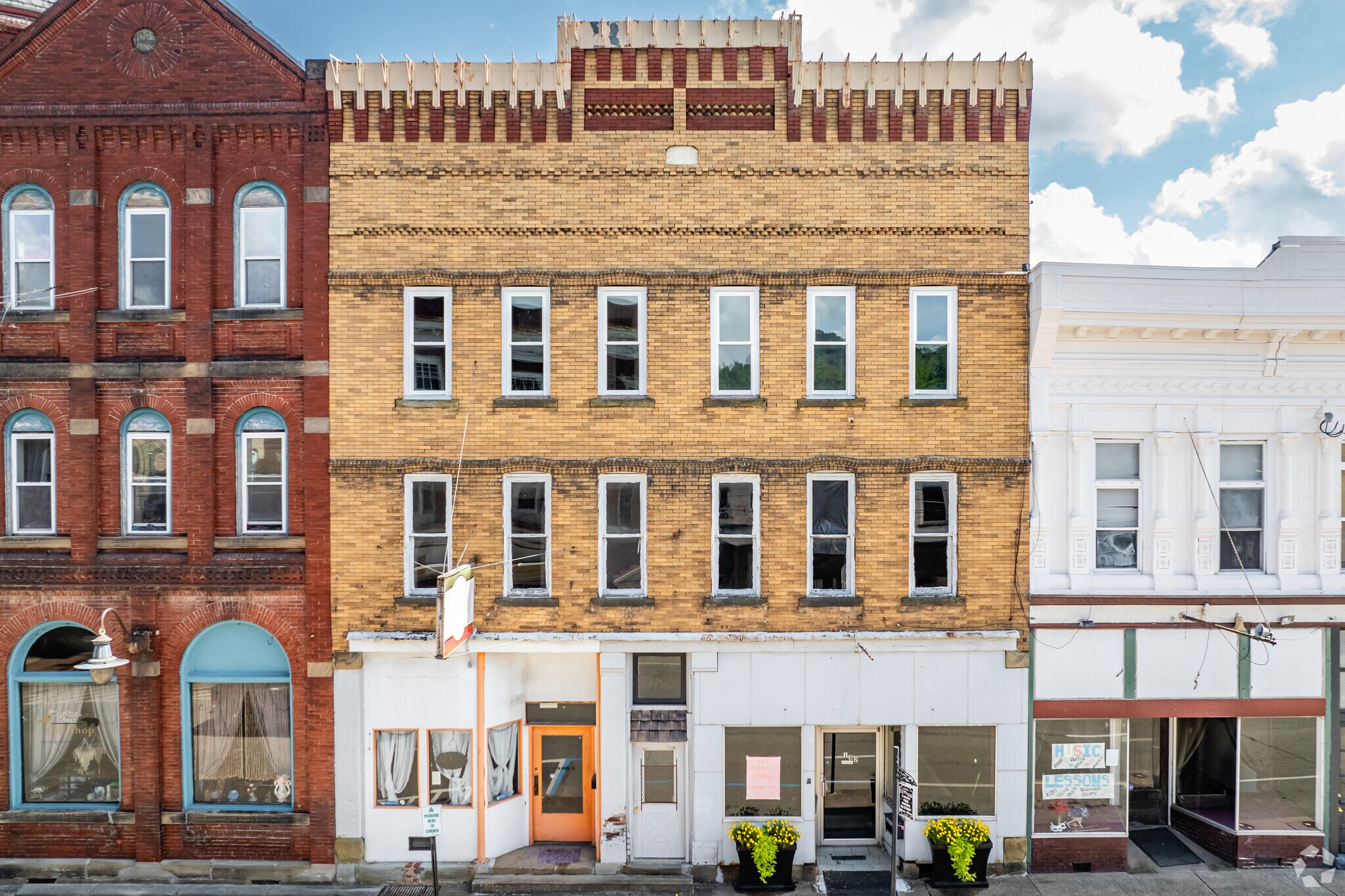 132 Main Ave, Weston, WV à vendre Photo principale– Image 1 sur 20