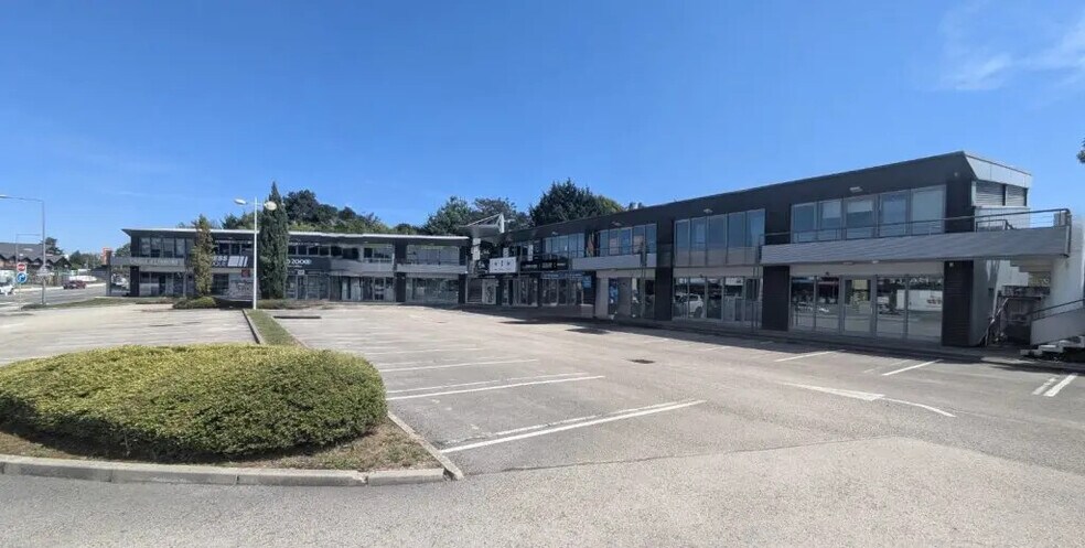 Local commercial dans Besançon à louer - Photo de l’immeuble – Image 1 sur 9