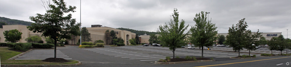 470-472 Lewis Ave, Meriden, CT à louer - Photo de l’immeuble – Image 2 sur 9