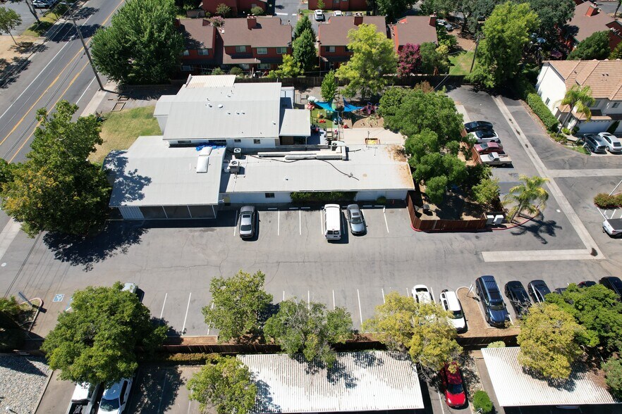 6035 Main Ave, Orangevale, CA à vendre - Photo de l’immeuble – Image 1 sur 15