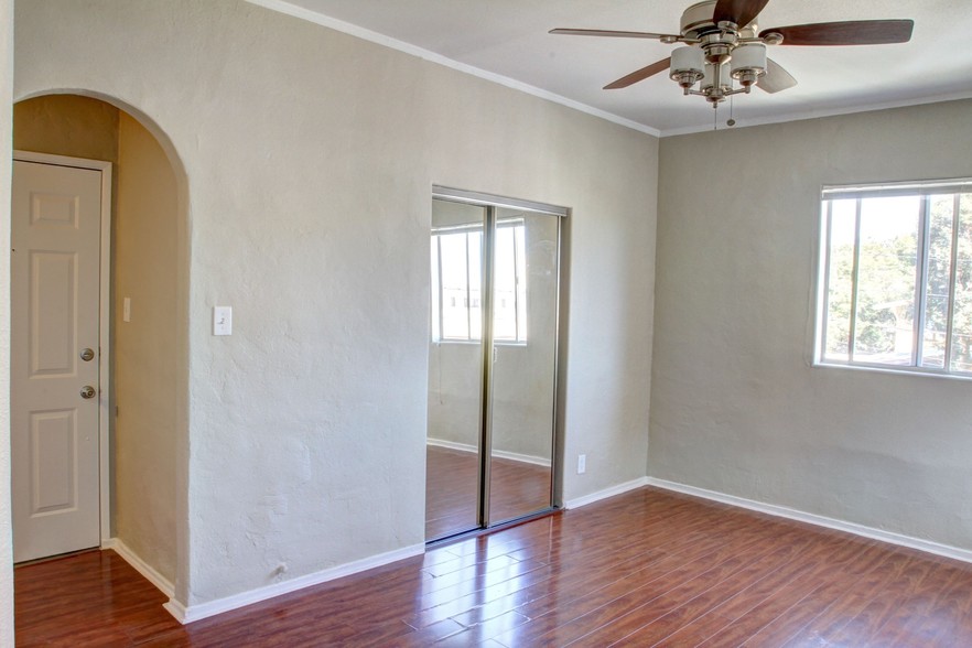 1439 N Curson Ave, Los Angeles, CA à vendre - Photo intérieure – Image 3 sur 10