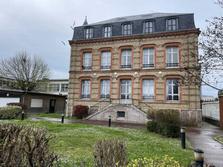 Bureau dans Dieppe à vendre - Photo de l’immeuble – Image 2 sur 8