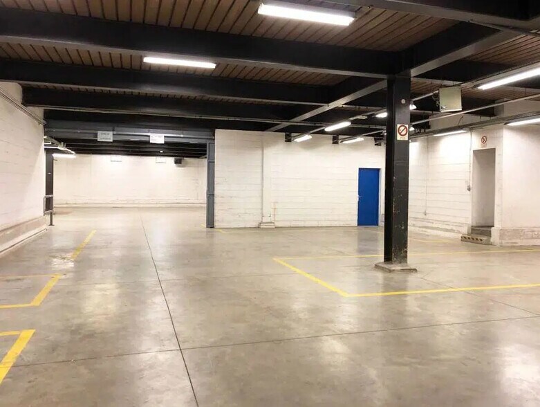 Local d’activités dans Vélizy-Villacoublay à louer - Photo de l’immeuble – Image 2 sur 6