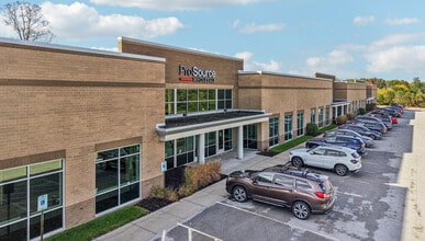 11701 W Bradley Rd, Milwaukee, WI à louer Photo de l’immeuble– Image 1 sur 8