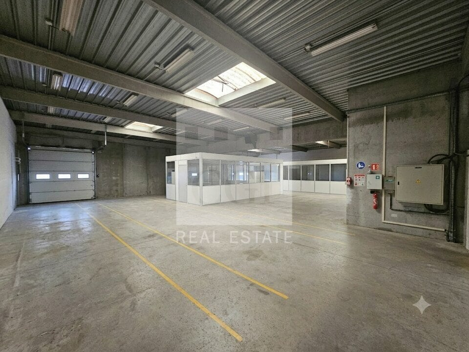 Local d'activités dans SAINT-MARTIN-D'HERES à vendre Photo intérieure– Image 1 sur 5