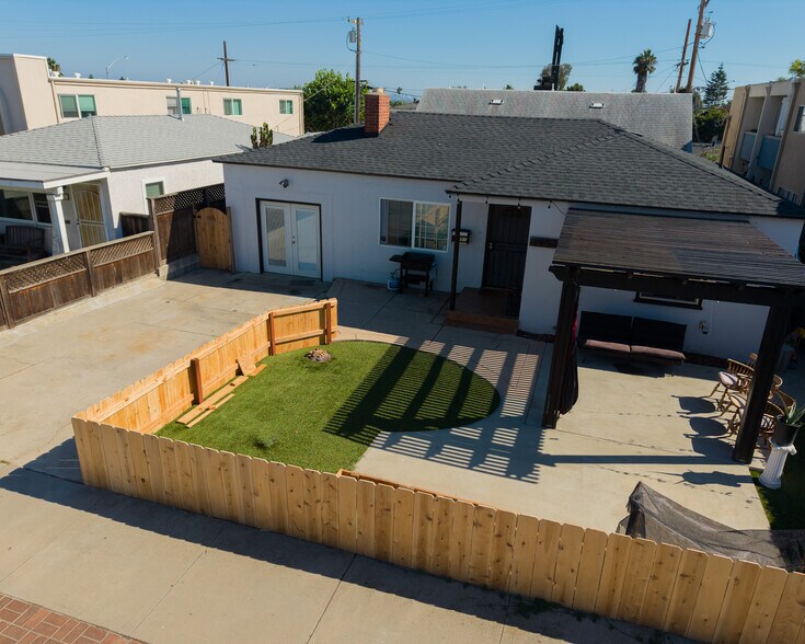 1951 Hornblend St, San Diego, CA à vendre - Photo de l’immeuble – Image 2 sur 27