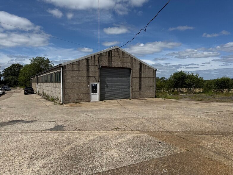 Unit 12 Ridge Farm, Horsham Road, Rowhook, Horsham à louer - Photo de l’immeuble – Image 3 sur 15