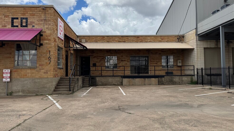 167 Payne St, Dallas, TX à louer - Photo de l’immeuble – Image 2 sur 13