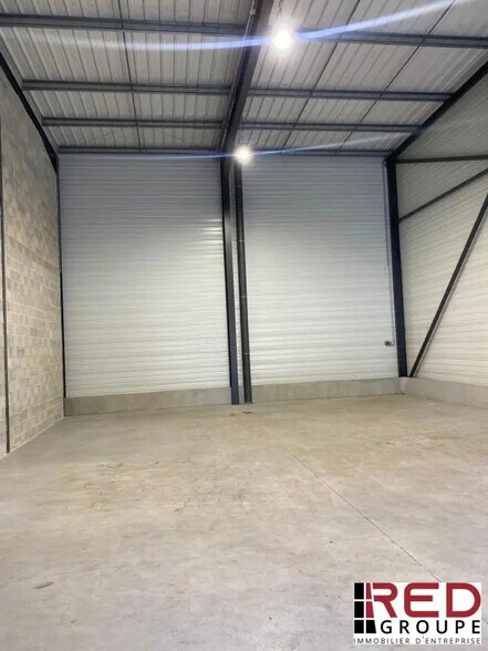 Industriel/Logistique dans Signes à louer - Photo de l’immeuble – Image 3 sur 5