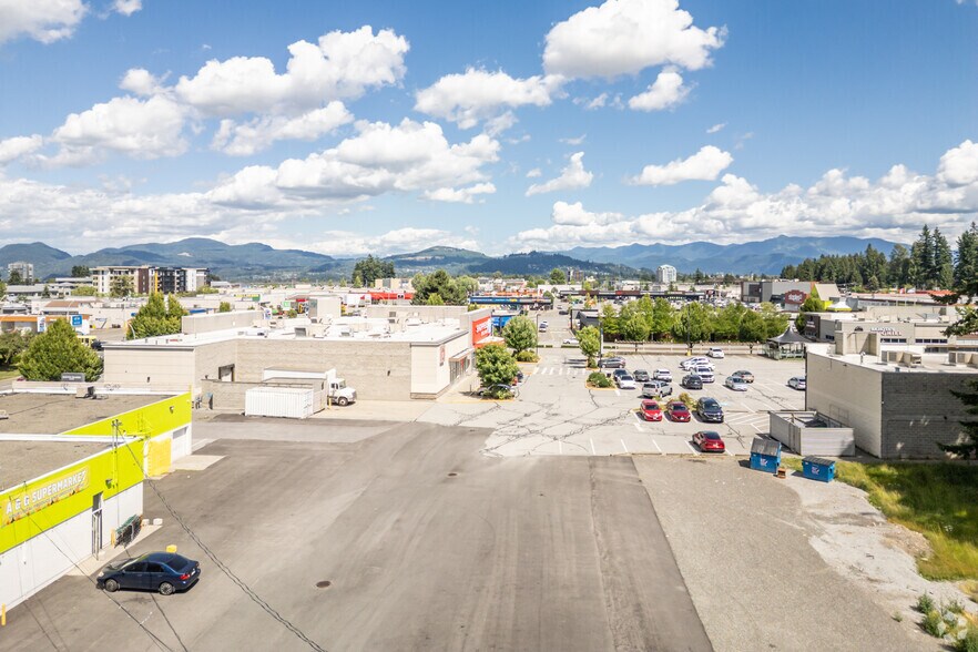 32346 S Fraser Way, Abbotsford, BC à louer - Photo principale – Image 1 sur 1