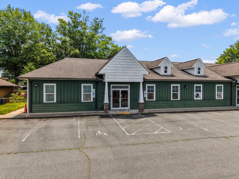 8017 N Point Blvd, Winston-Salem, NC à louer - Photo de l’immeuble – Image 2 sur 52