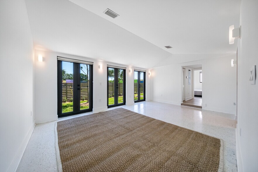 1076 NW 55th St, Miami, FL à vendre - Photo de l’immeuble – Image 2 sur 15