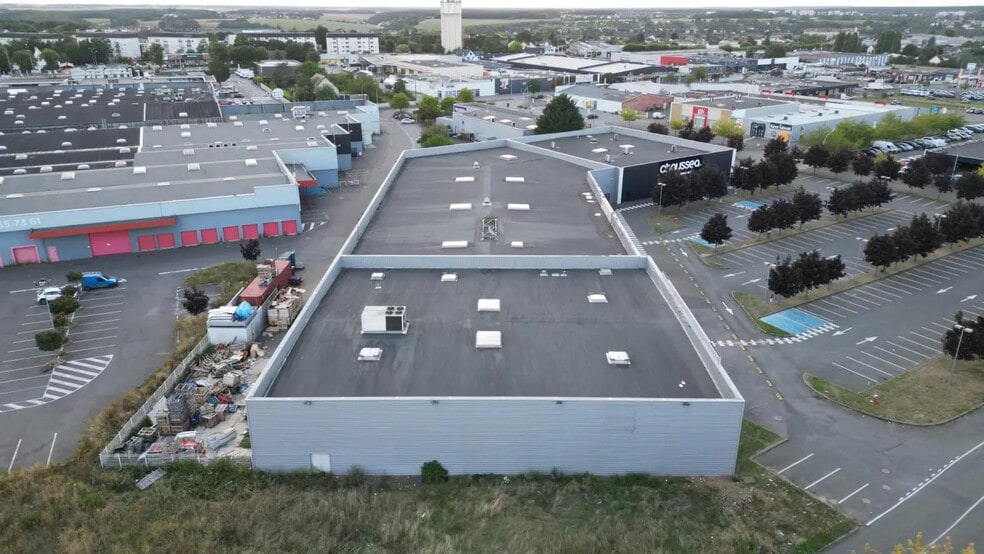 Local commercial dans Vernouillet à louer - Photo de l’immeuble – Image 2 sur 22