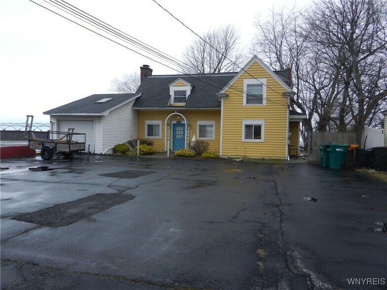 4904 Lake Shore Rd, Hamburg, NY à vendre - Photo principale – Image 1 sur 17