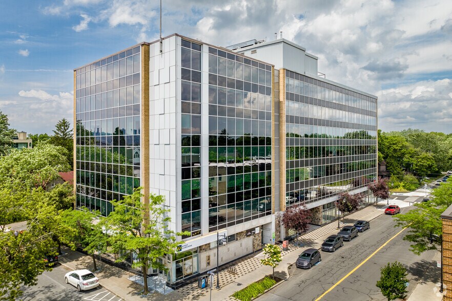 2-14 Boul Désaulniers, Saint-lambert, QC à louer - Photo de l’immeuble – Image 1 sur 9