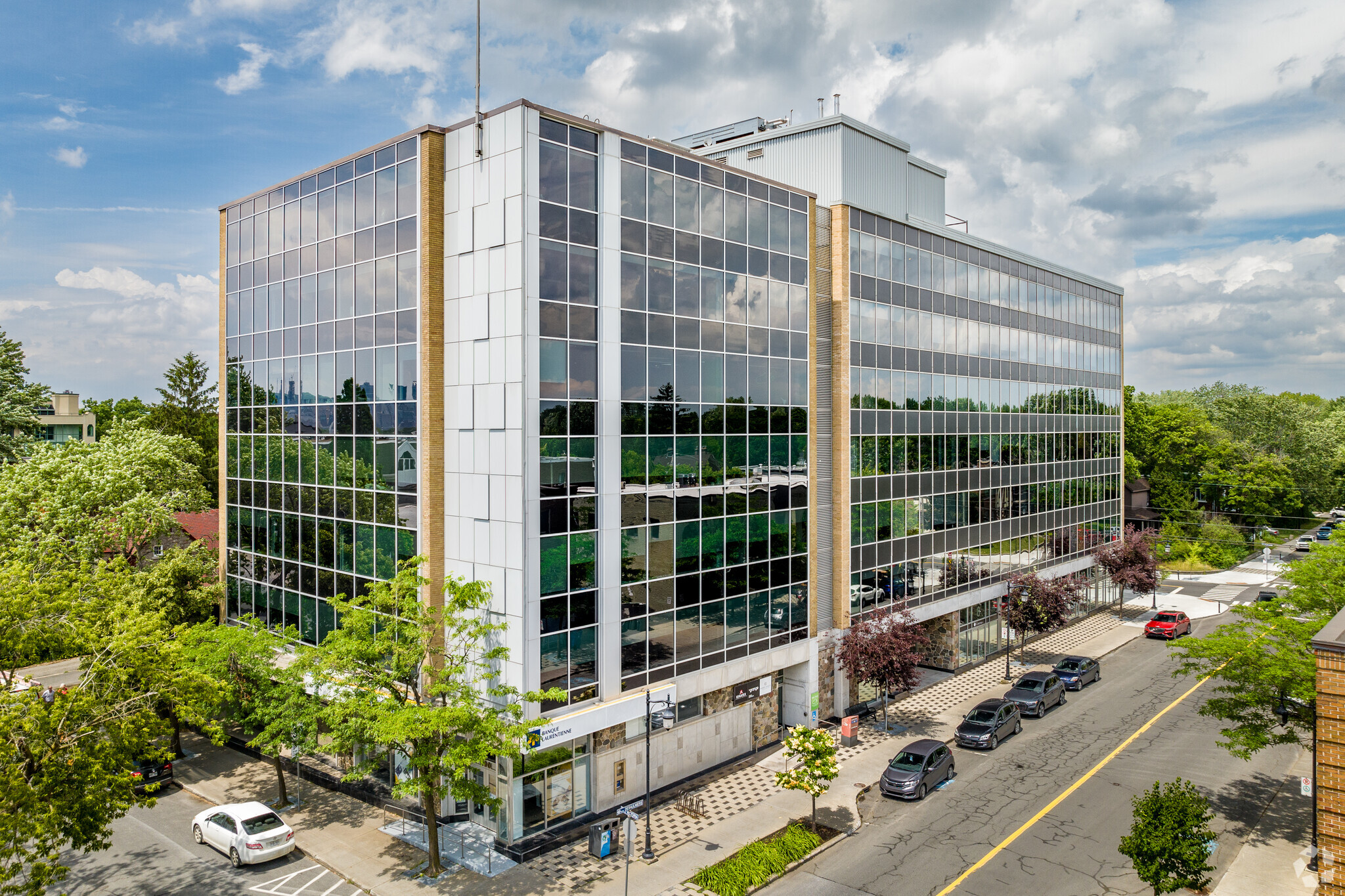 2-14 Boul Désaulniers, Saint-lambert, QC à louer Photo de l’immeuble– Image 1 sur 10