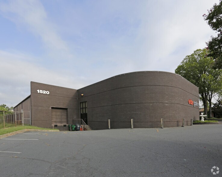 1520 S Tryon St, Charlotte, NC à louer - Photo de l’immeuble – Image 2 sur 10