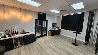 7485 W Azure Dr, Las Vegas, NV à louer Photo intérieure– Image 1 sur 5
