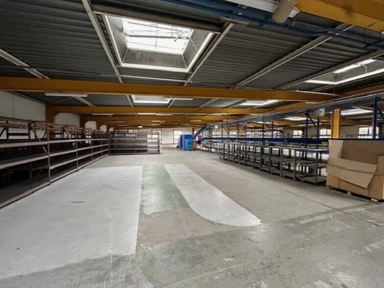 Industriel/Logistique dans Domont à vendre - Photo de l’immeuble – Image 2 sur 4