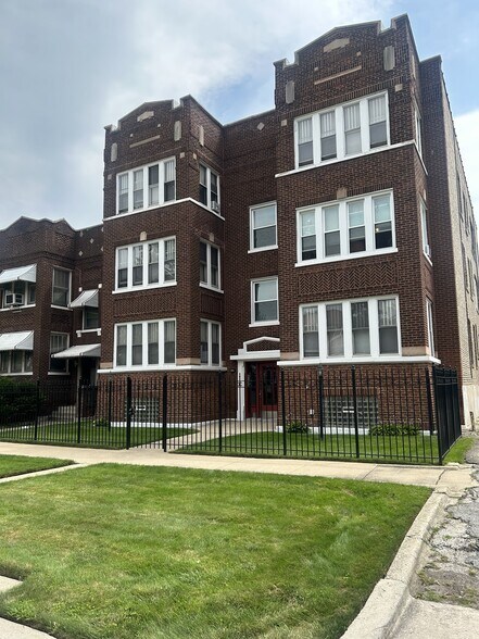 6841 S Dante Ave, Chicago, IL à vendre - Photo de l’immeuble – Image 3 sur 14