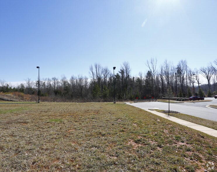 6730 Matthews Mint Hill Rd, Mint Hill, NC à louer - Photo principale – Image 1 sur 7