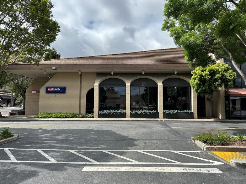 800 Ralston Ave, Belmont, CA à louer - Photo de l’immeuble – Image 3 sur 5