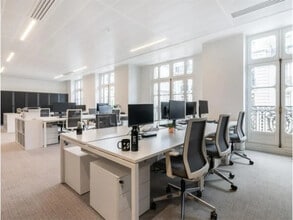 35 Rue La Boétie, Paris à louer Photo de l’immeuble– Image 1 sur 1