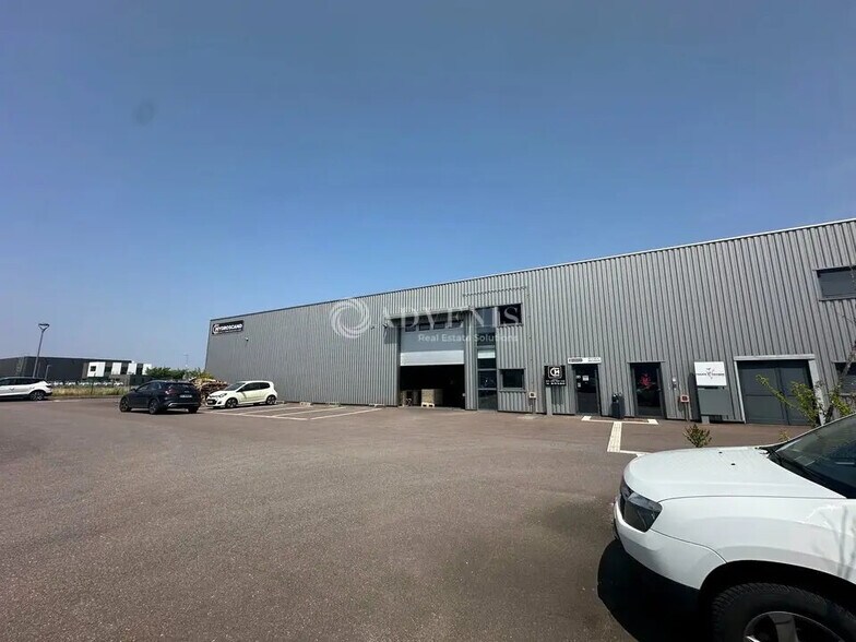 Local d’activités dans Norroy-le-Veneur à louer - Photo de l’immeuble – Image 2 sur 9