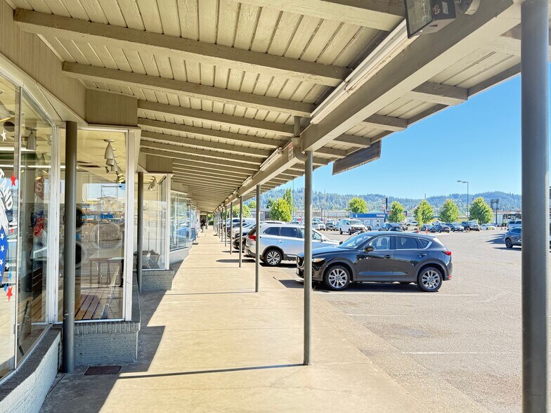 2170-2188 W 6th Ave, Eugene, OR à louer - Photo de l’immeuble – Image 3 sur 12