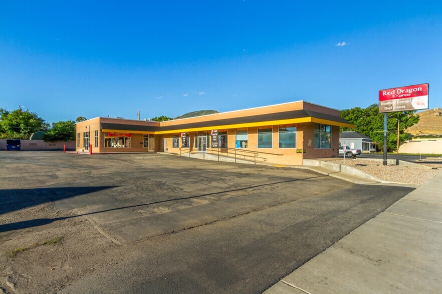 8555 Magna Main st, Magna, UT à louer - Photo de l’immeuble – Image 3 sur 25