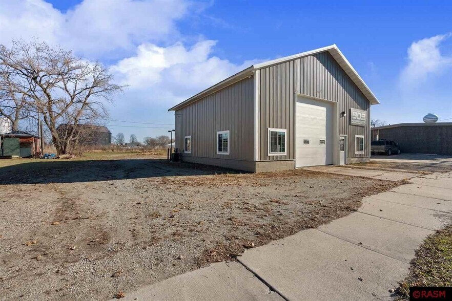 213 Broadway Ave N, New Richland, MN à vendre - Photo de l’immeuble – Image 2 sur 23